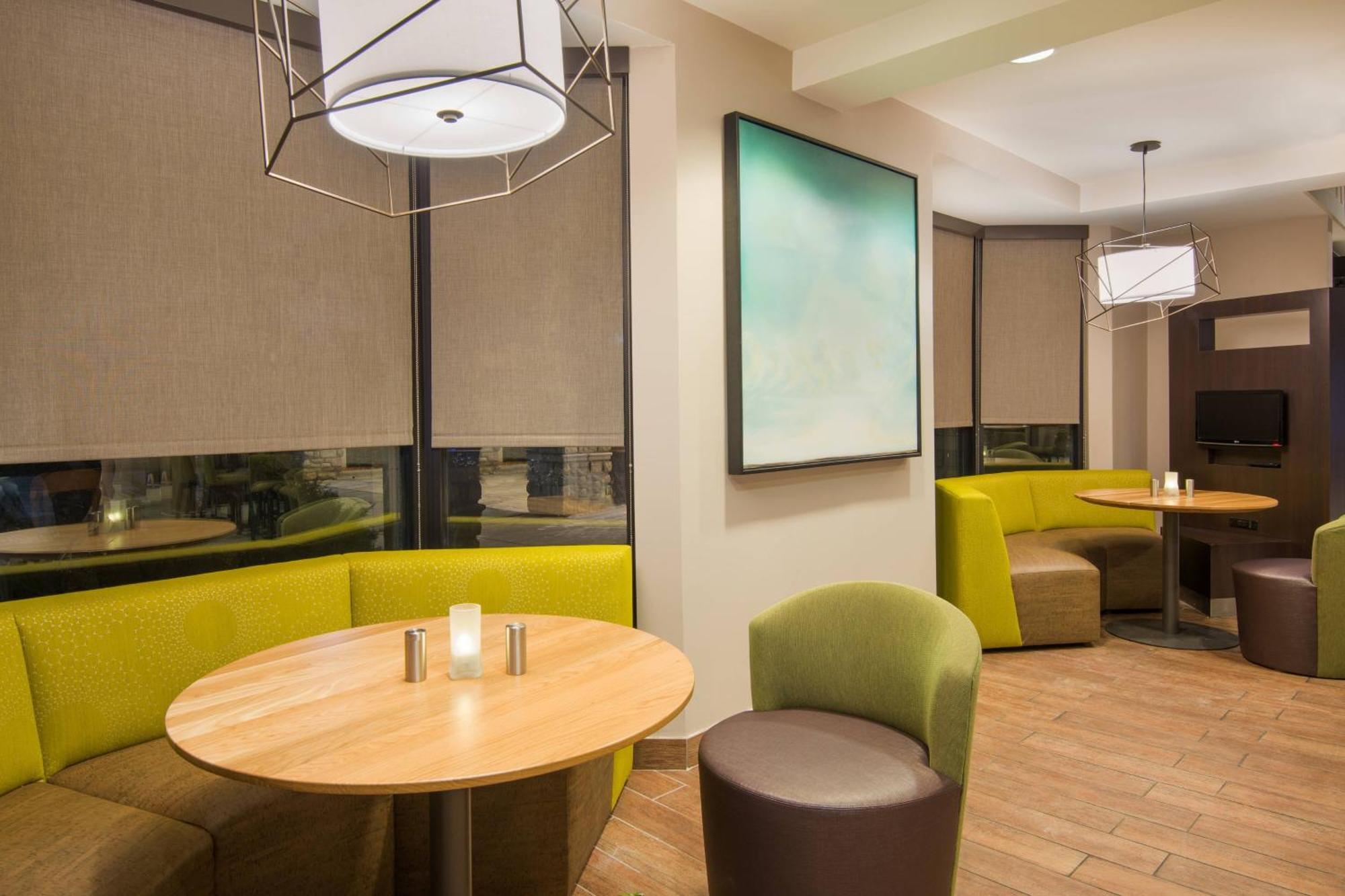 Hotel Courtyard By Marriott Springfield Airport Exterior foto