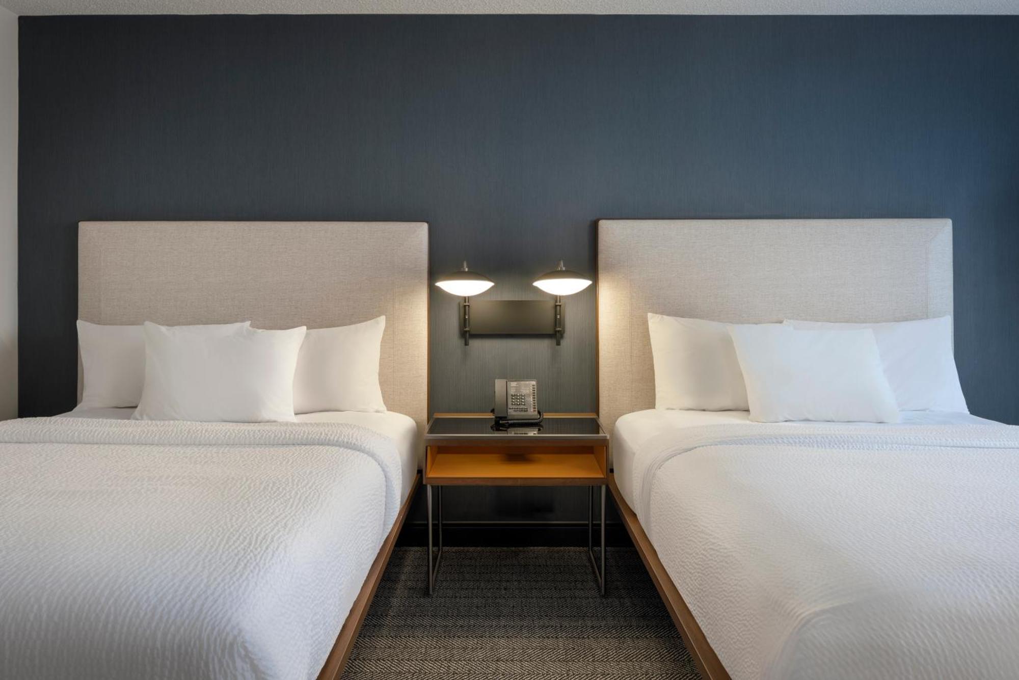 Hotel Courtyard By Marriott Springfield Airport Exterior foto