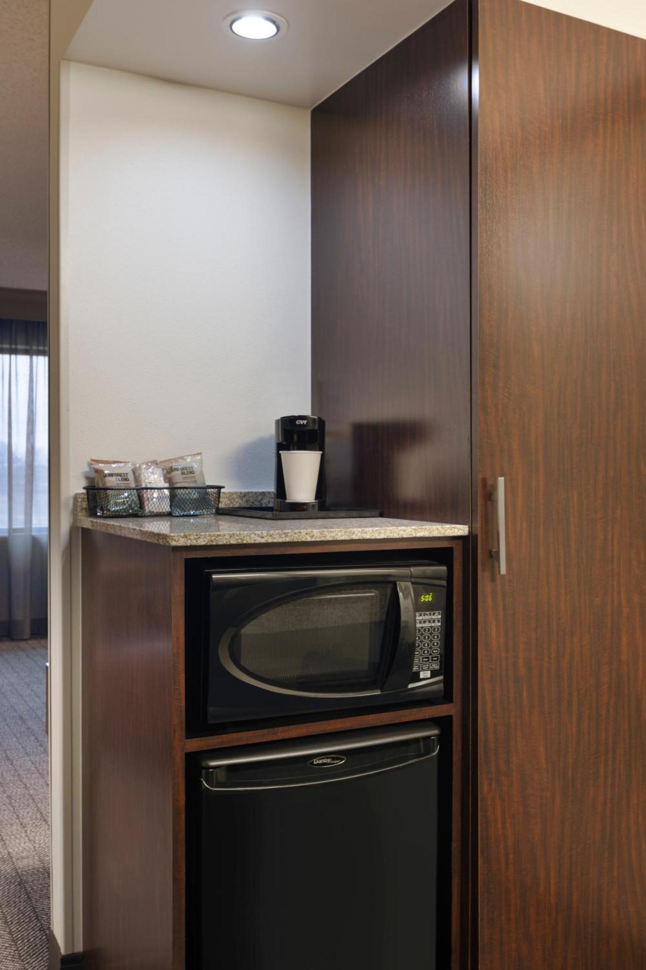 Hotel Courtyard By Marriott Springfield Airport Exterior foto
