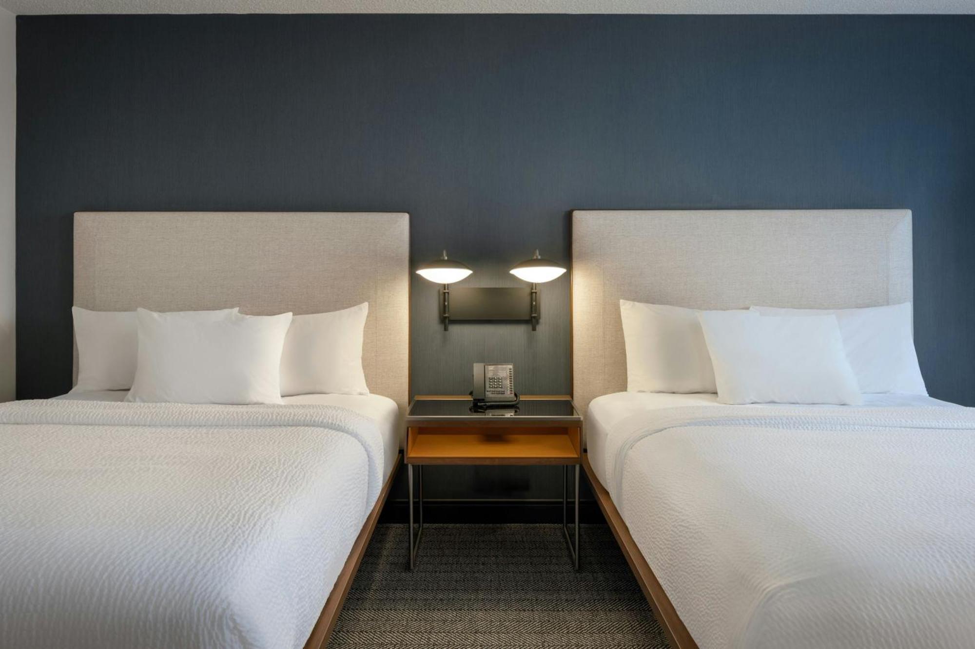Hotel Courtyard By Marriott Springfield Airport Exterior foto