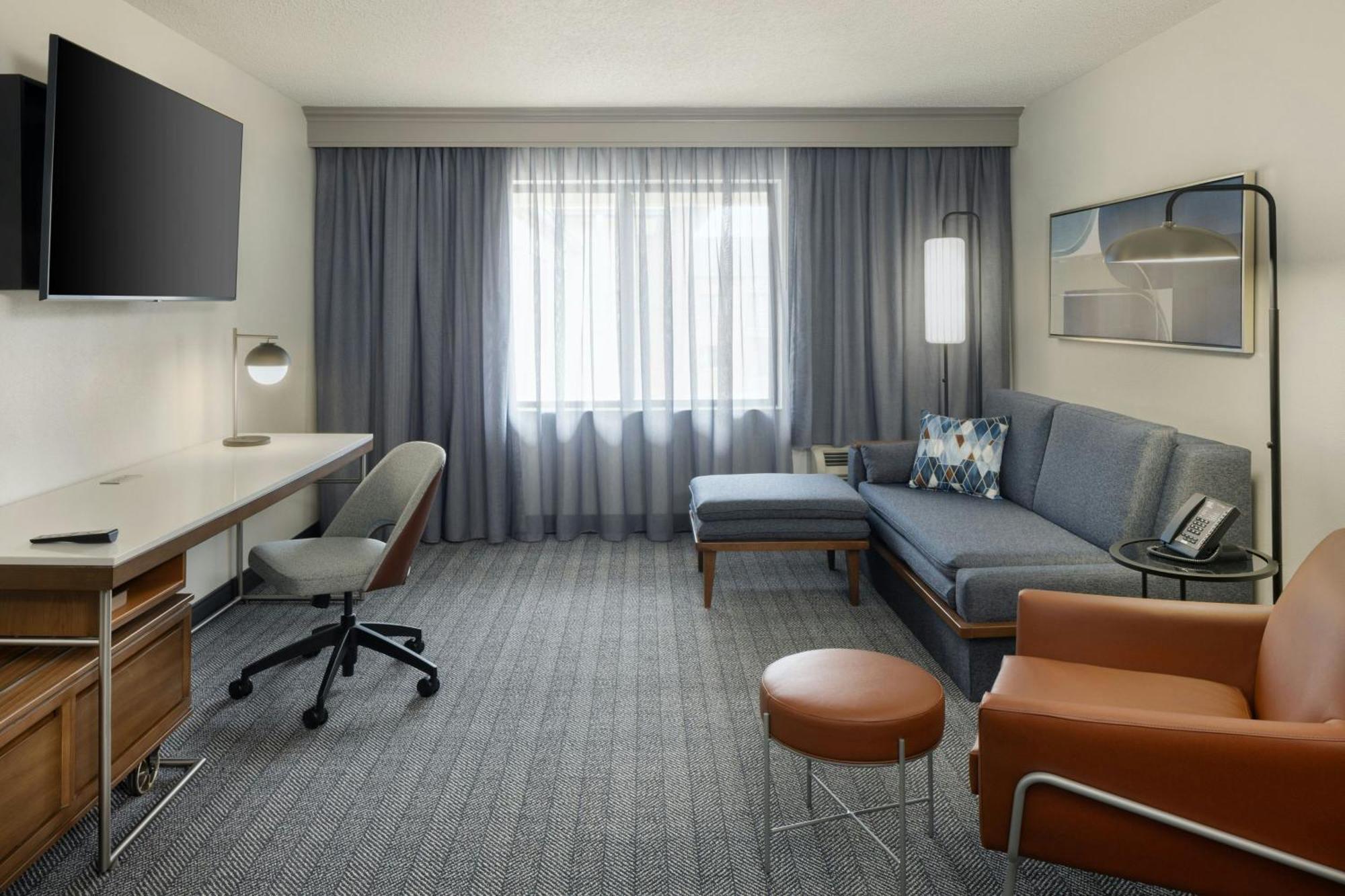 Hotel Courtyard By Marriott Springfield Airport Exterior foto