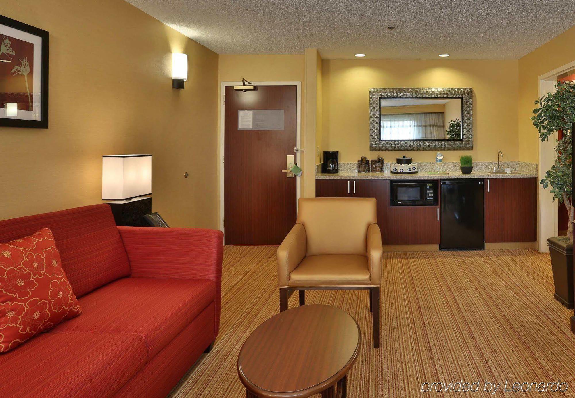 Hotel Courtyard By Marriott Springfield Airport Exterior foto