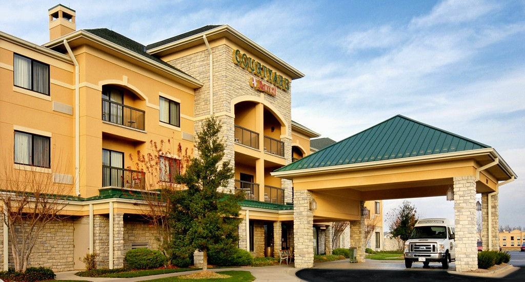 Hotel Courtyard By Marriott Springfield Airport Exterior foto